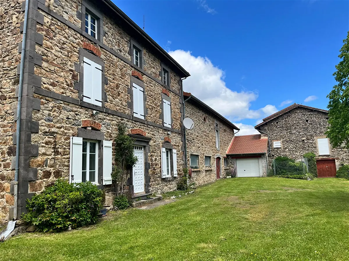 Maison 5 pièces 159 m² · à Monlet · 158,6 m² · 244 950 €
