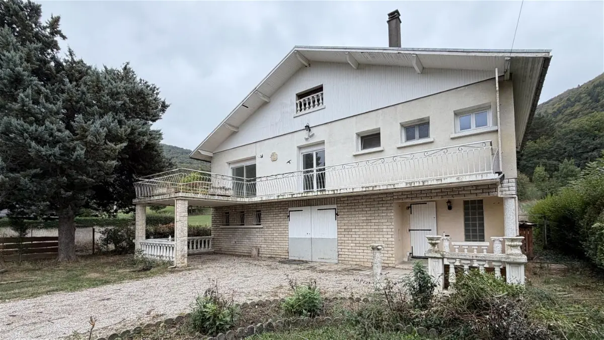 Maison 4 pièces 126 m² · à Saint-Laurent-en-Beaumont · 126 m² · 1 050 €/mois