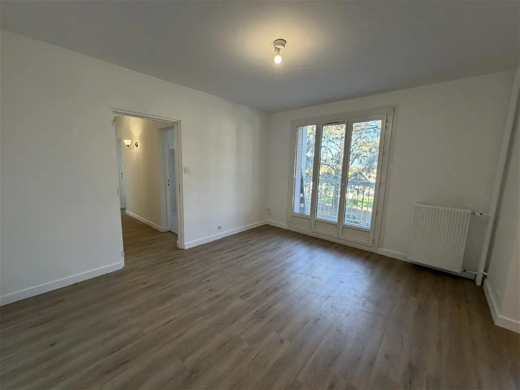 Appartement 3 pièces 72 m² · à Domène · 71,9 m² · 985 €/mois