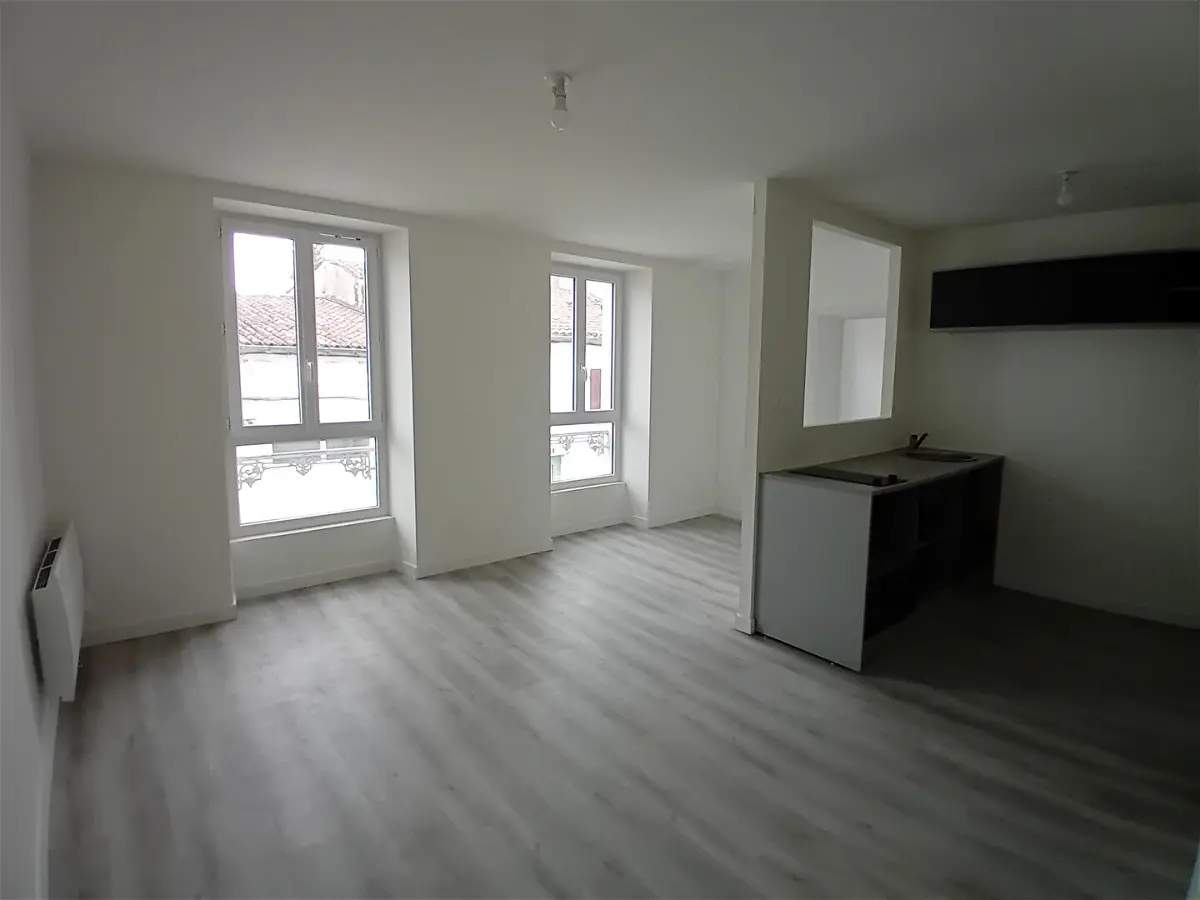 Appartement 3 pièces 61 m² · à Saint-Jean-d'Angély · 60,8 m² · 550 €/mois