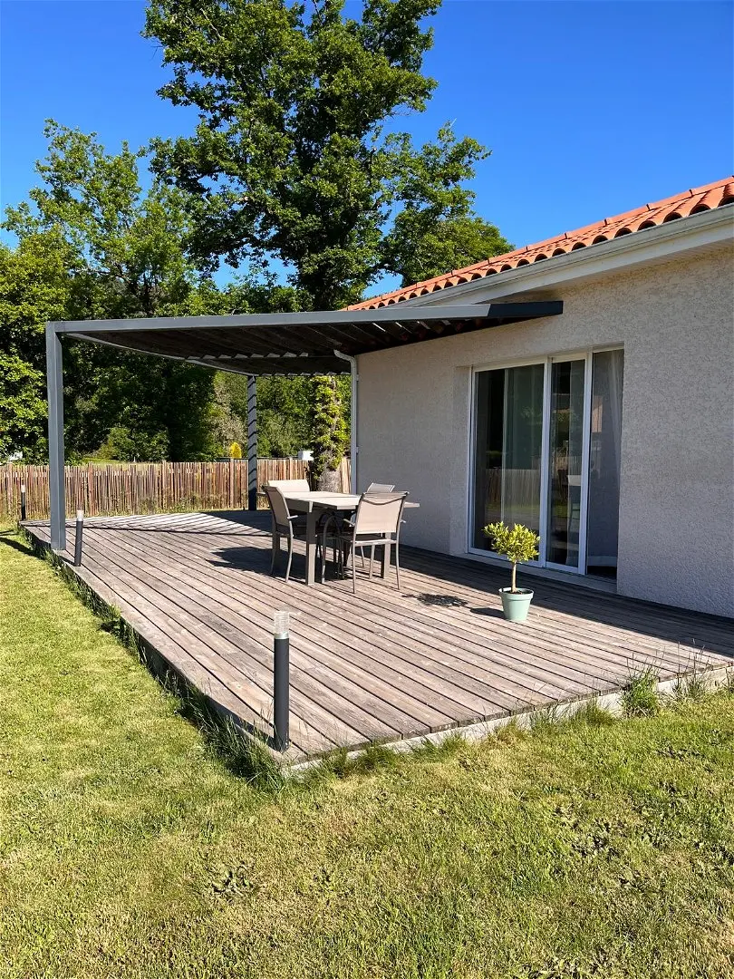 maisonà BLAVOZY