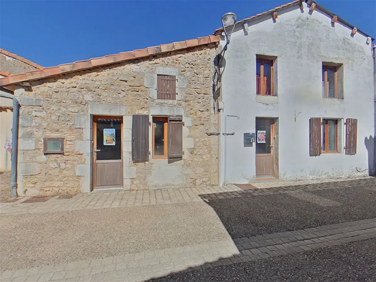 Maison 5 pièces 145 m² · à Persac · 144,5 m² · 109 000 €