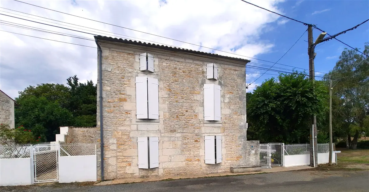 maisonà LE DOUHET