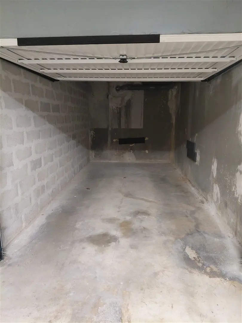 stationnementà JUAN LES PINS