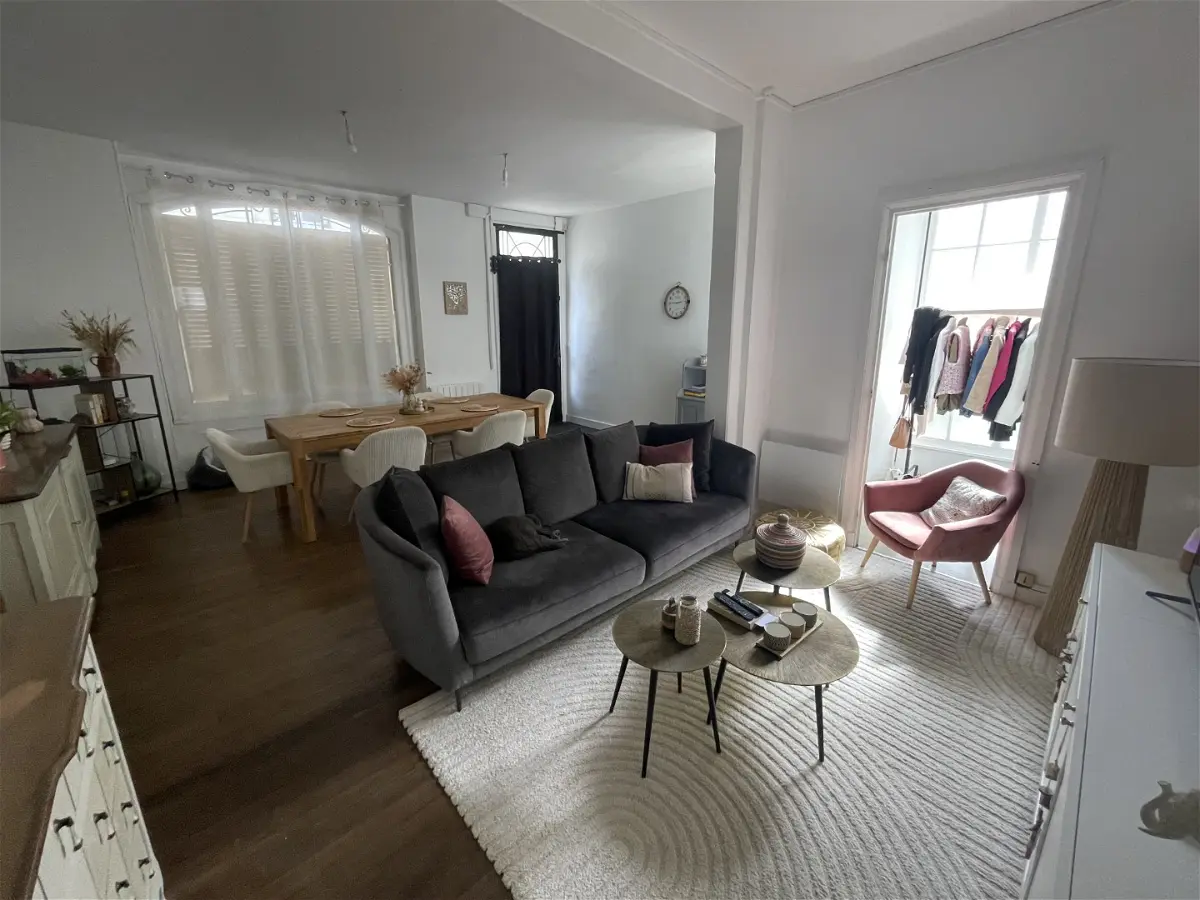 maisonà DESCARTES