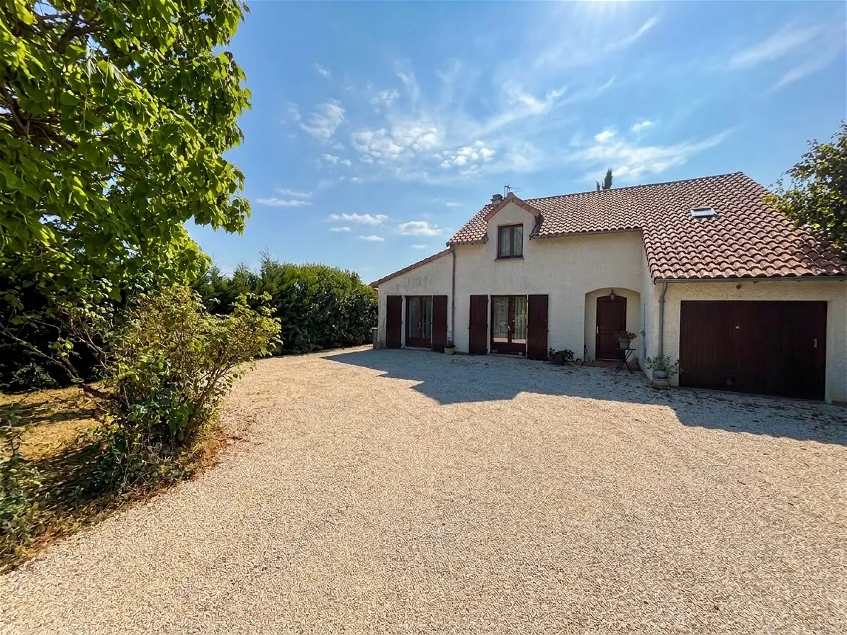 Maison 6 pièces 149 m² · à Montamise 86360 · 149 m² · 316 500 €