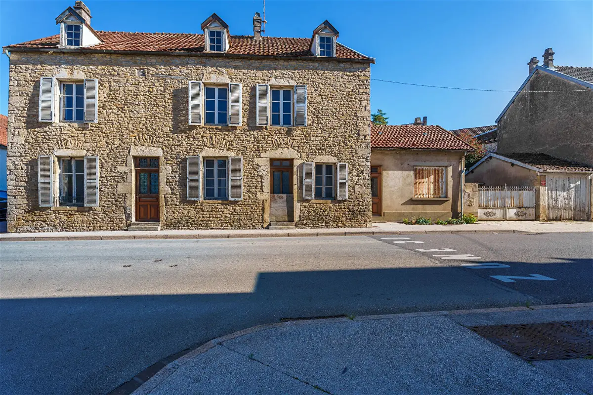 Maison 7 pièces 139 m² · à Pouilly-en-Auxois · 139,1 m² · 180 000 €