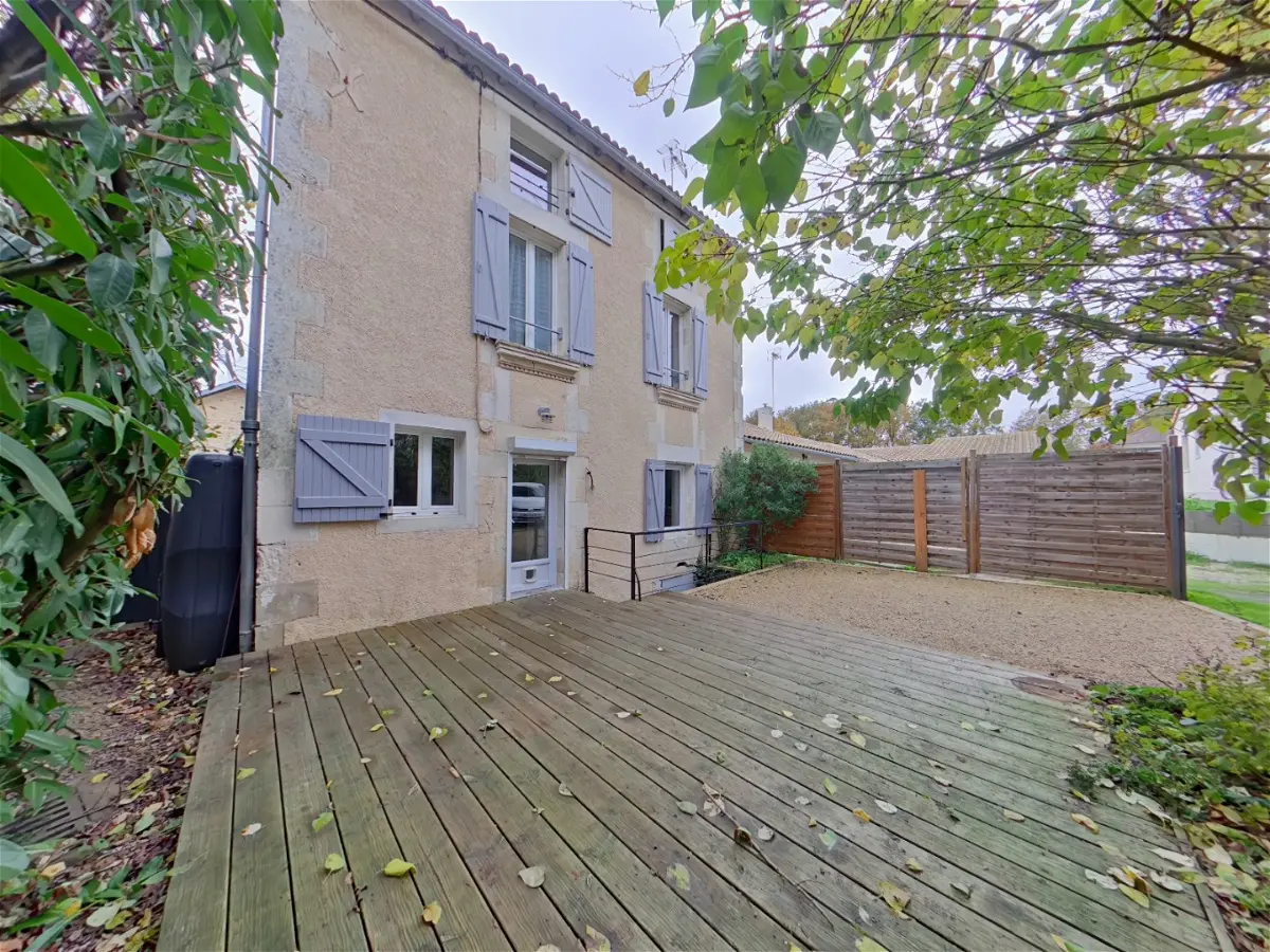 maisonà FONTAINE LE COMTE