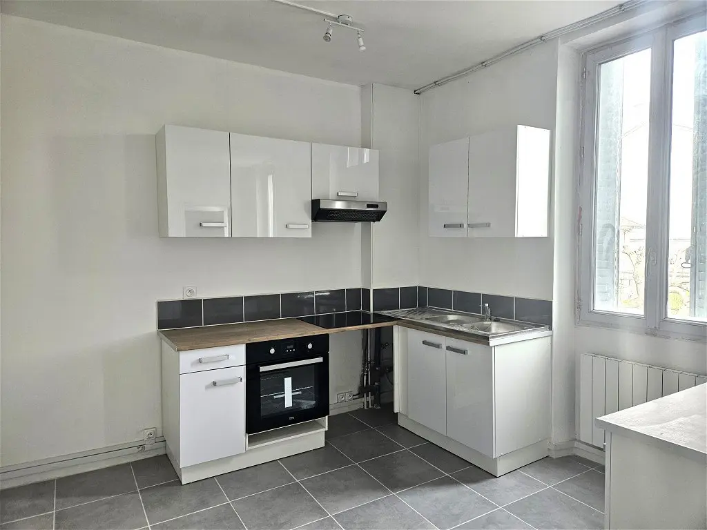 Appartement 2 pièces 44 m² · à Roussillon · 43,6 m² · 468 €/mois