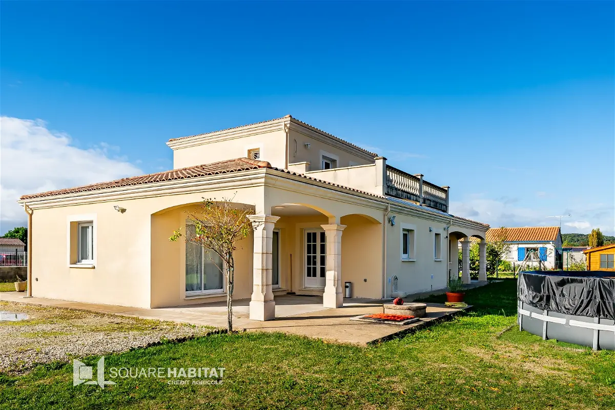 Maison 176 m² · à Saint-Magne-de-Castillon · 175,9 m² · 1 252 €/mois