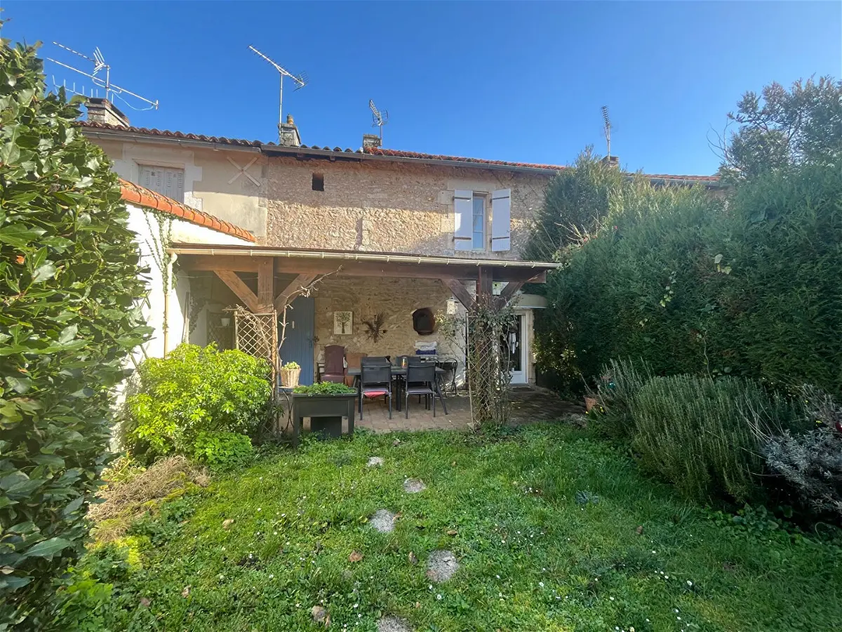 maisonà USSON DU POITOU
