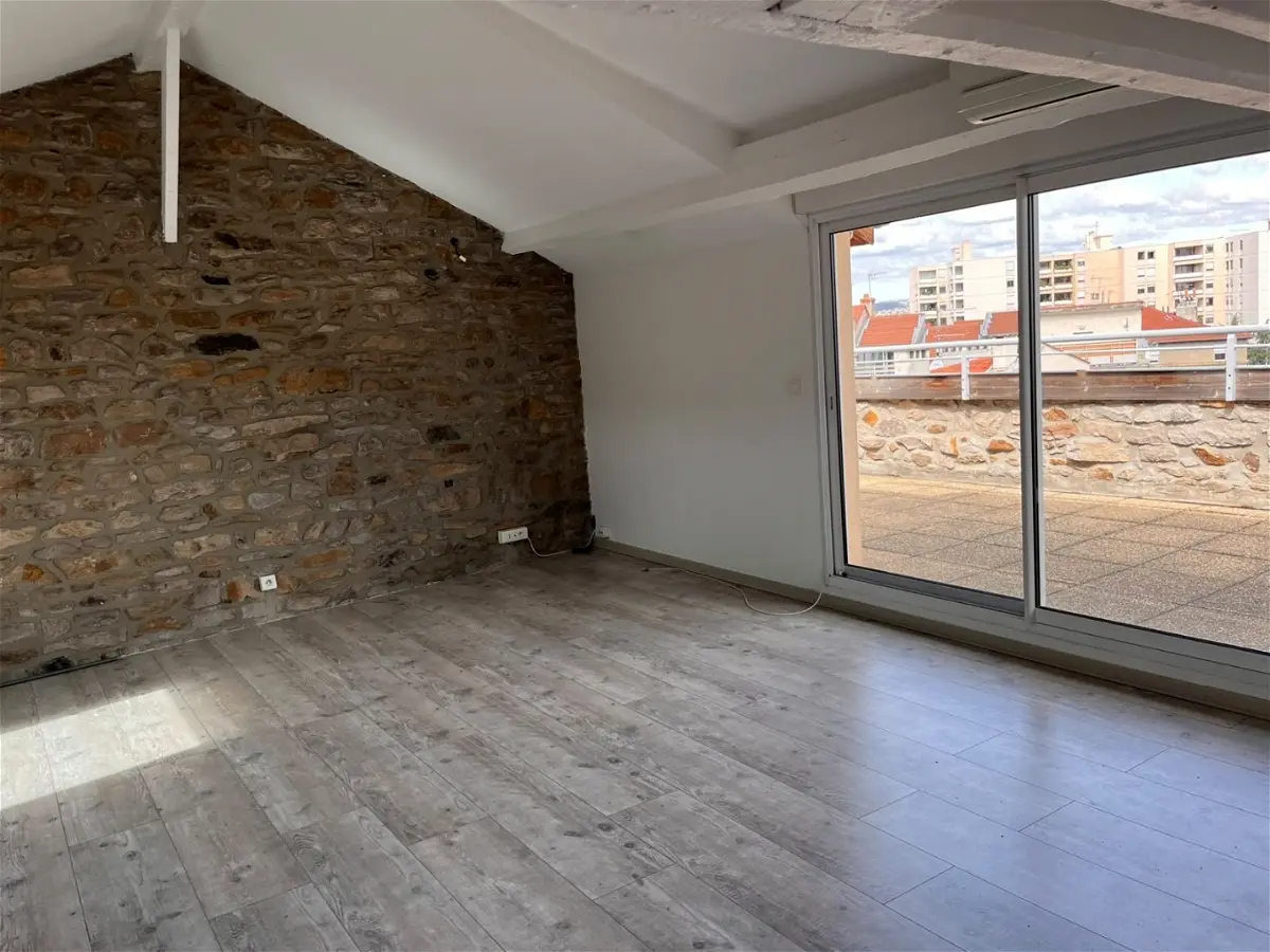 Appartement 4 pièces 83 m² · à Saint-Etienne · 82,9 m² · 721 €/mois