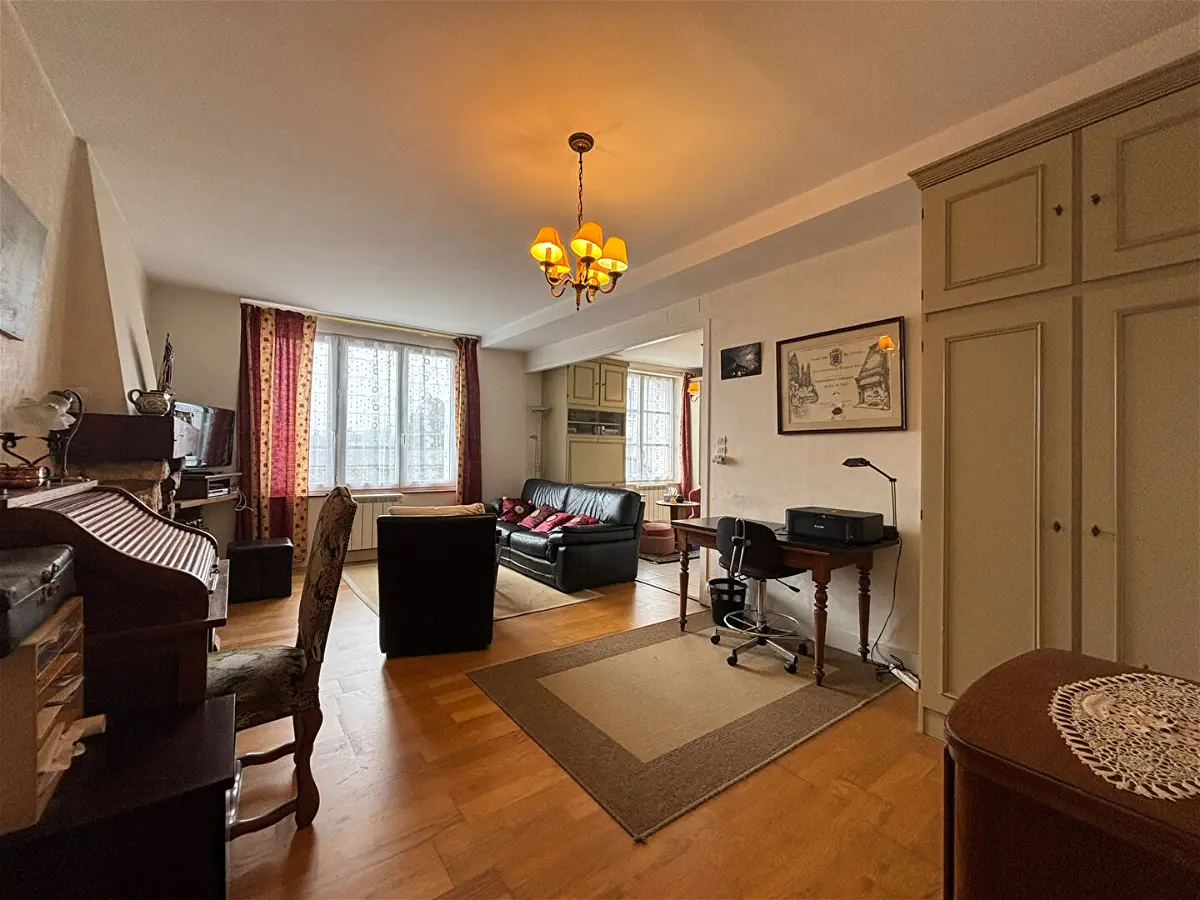 Maison 5 pièces 121 m² · à Crouzilles · 121 m² · 135 000 €