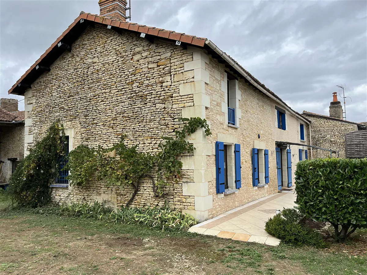 Maison 6 pièces 180 m² · à Angliers · 180 m² · 199 500 €