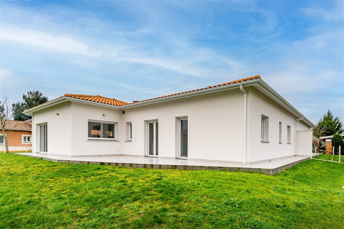 maisonà AMBARES-ET-LAGRAVE