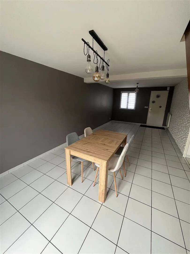 Maison 4 pièces 82 m² · à Segré-en-Anjou Bleu · 82 m² · 880 €/mois