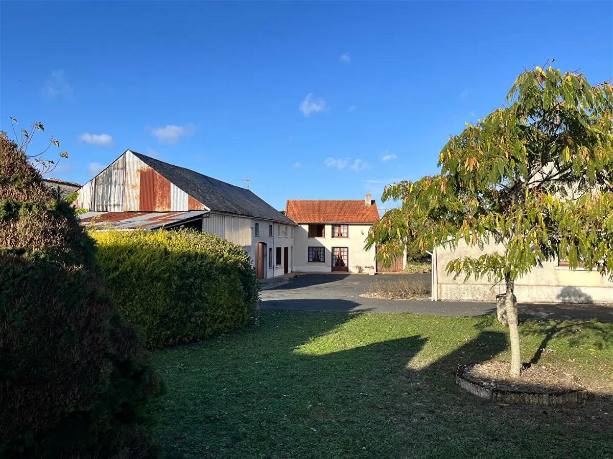 Maison 8 pièces 152 m² · à Cuhon · 152 m² · 123 000 €