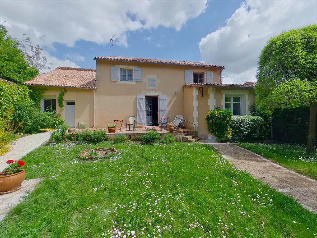 Achat maisonà LUSSAC LES CHATEAUX