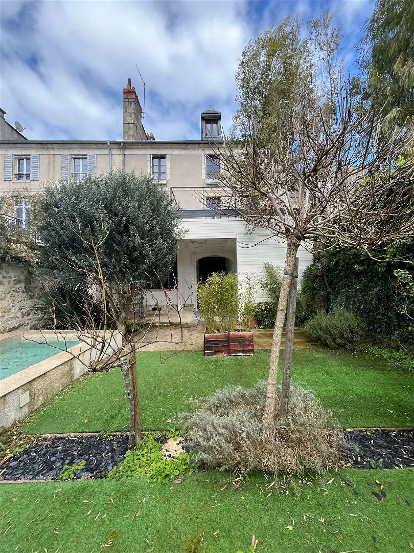 Maison 9 pièces 284 m² · à Bourges 18000 · 284,4 m² · 520 000 €