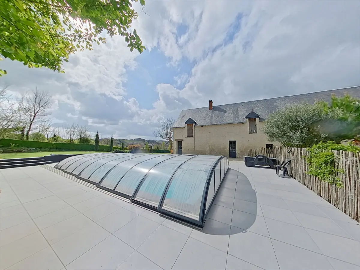 Maison 10 pièces 300 m² · à Oyré · 300 m² · 389 000 €