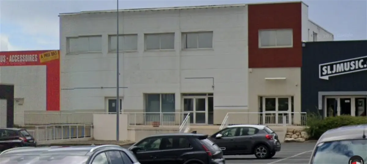 local_commercialà CHASSENEUIL DU POITOU