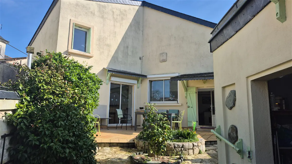 Achat maisonà BELLEVIGNE LES CHATEAUX