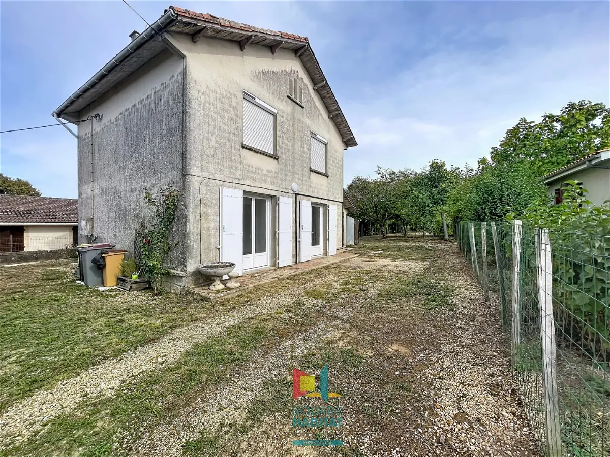 maisonà ST SEURIN DE BOURG