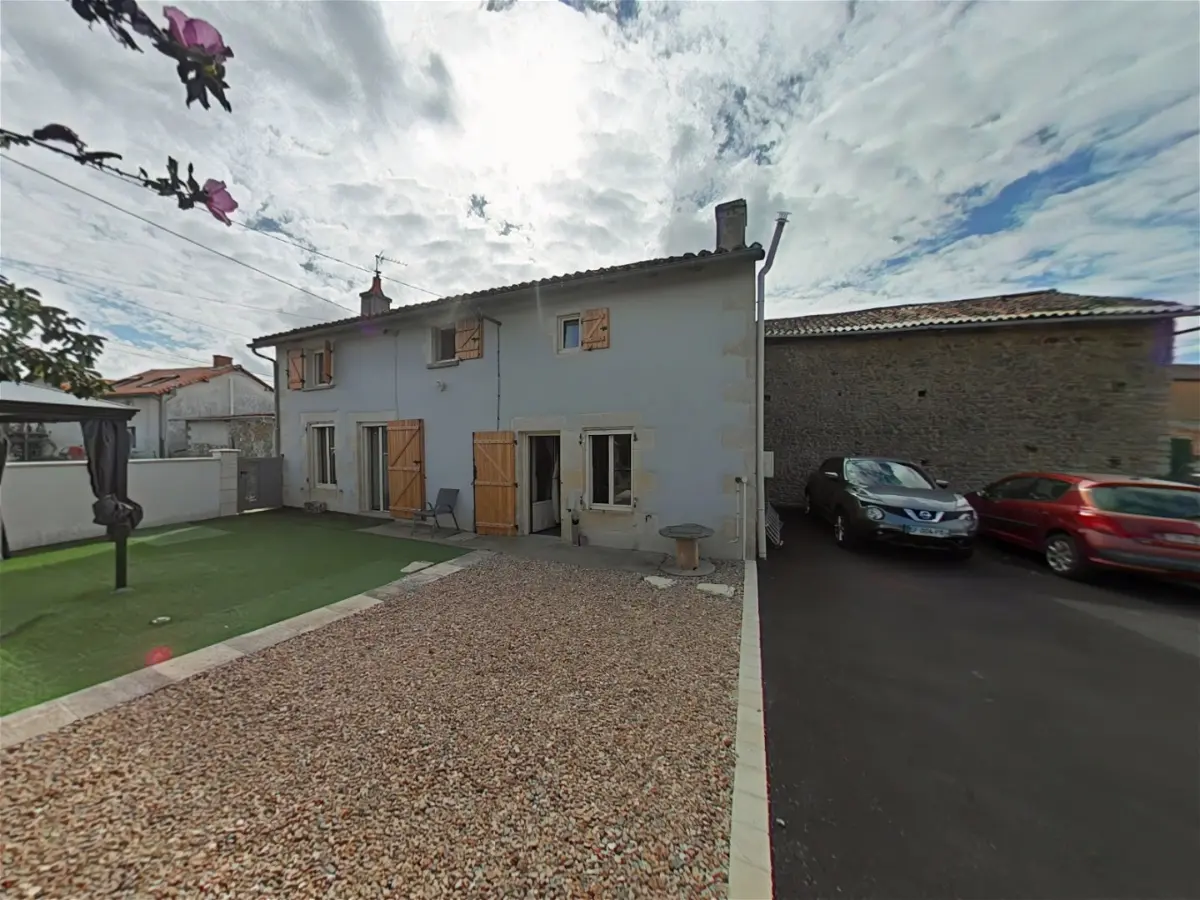 Maison 4 pièces 91 m² · à La Ferrière-Airoux · 91 m² · 650 €/mois
