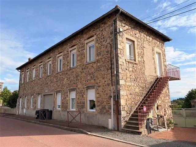 appartementà ST JUST LA PENDUE
