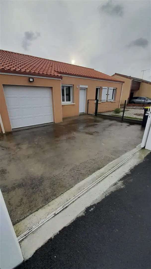 maisonà BEGROLLES EN MAUGES