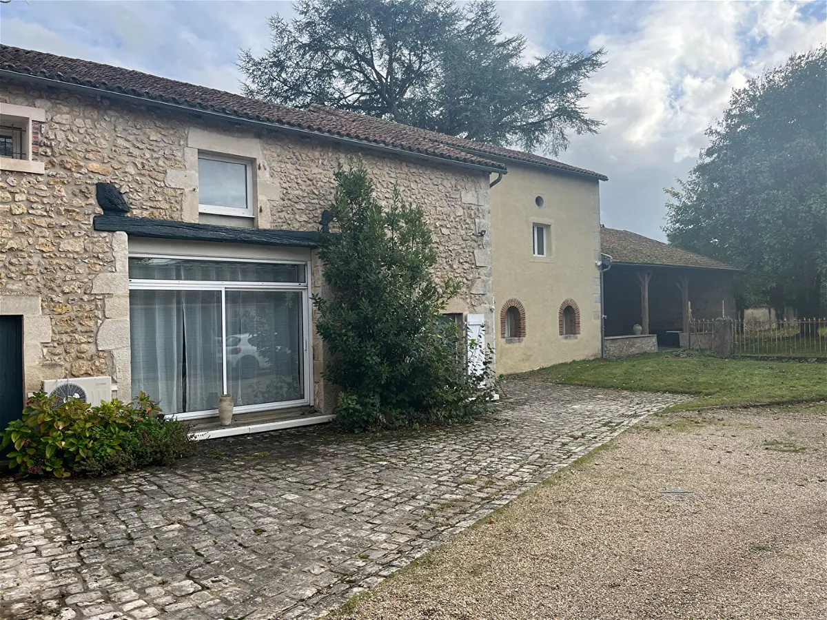 Achat maisonà LUSSAC LES CHATEAUX