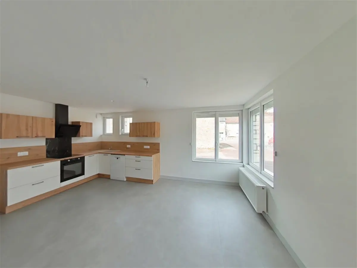 Maison 5 pièces 97 m² · à Saint Leomer · 97,5 m² · 683 €/mois