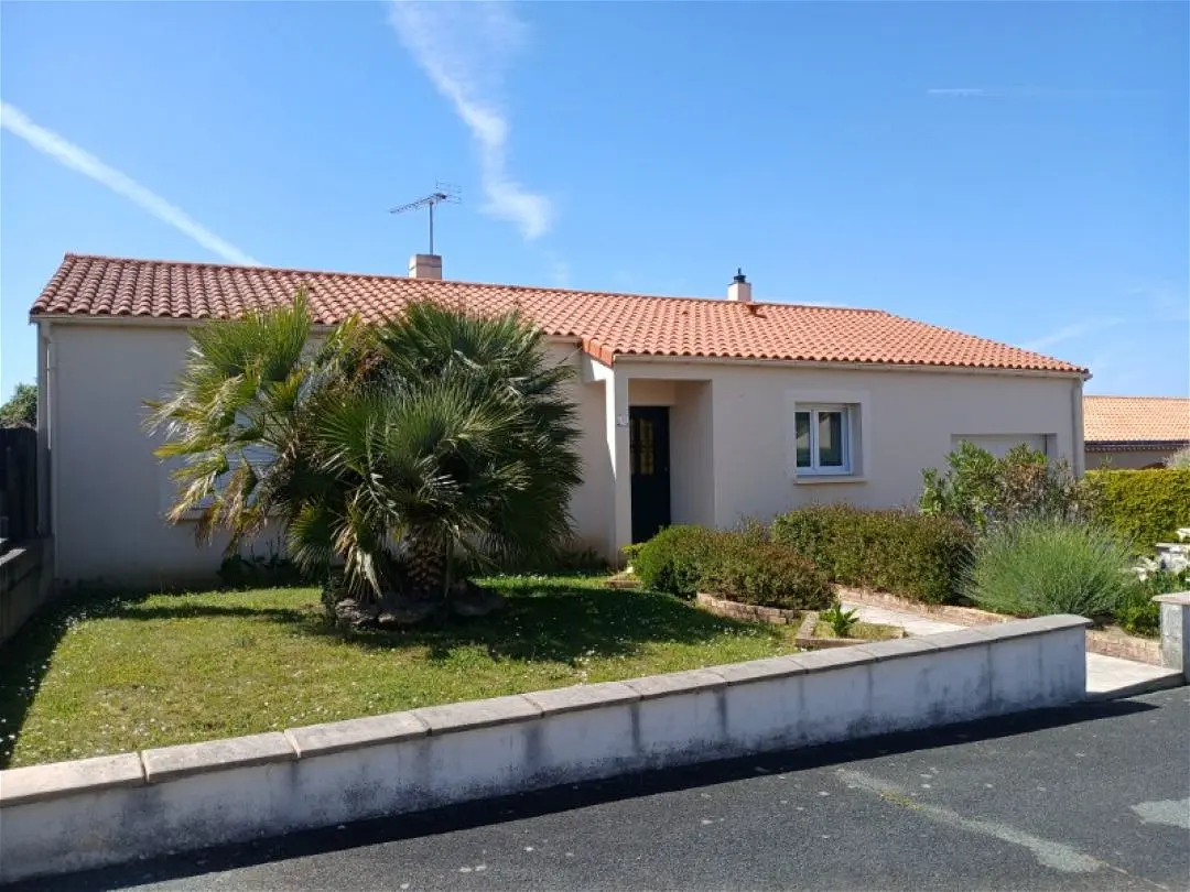 maisonà ST MACAIRE EN MAUGES