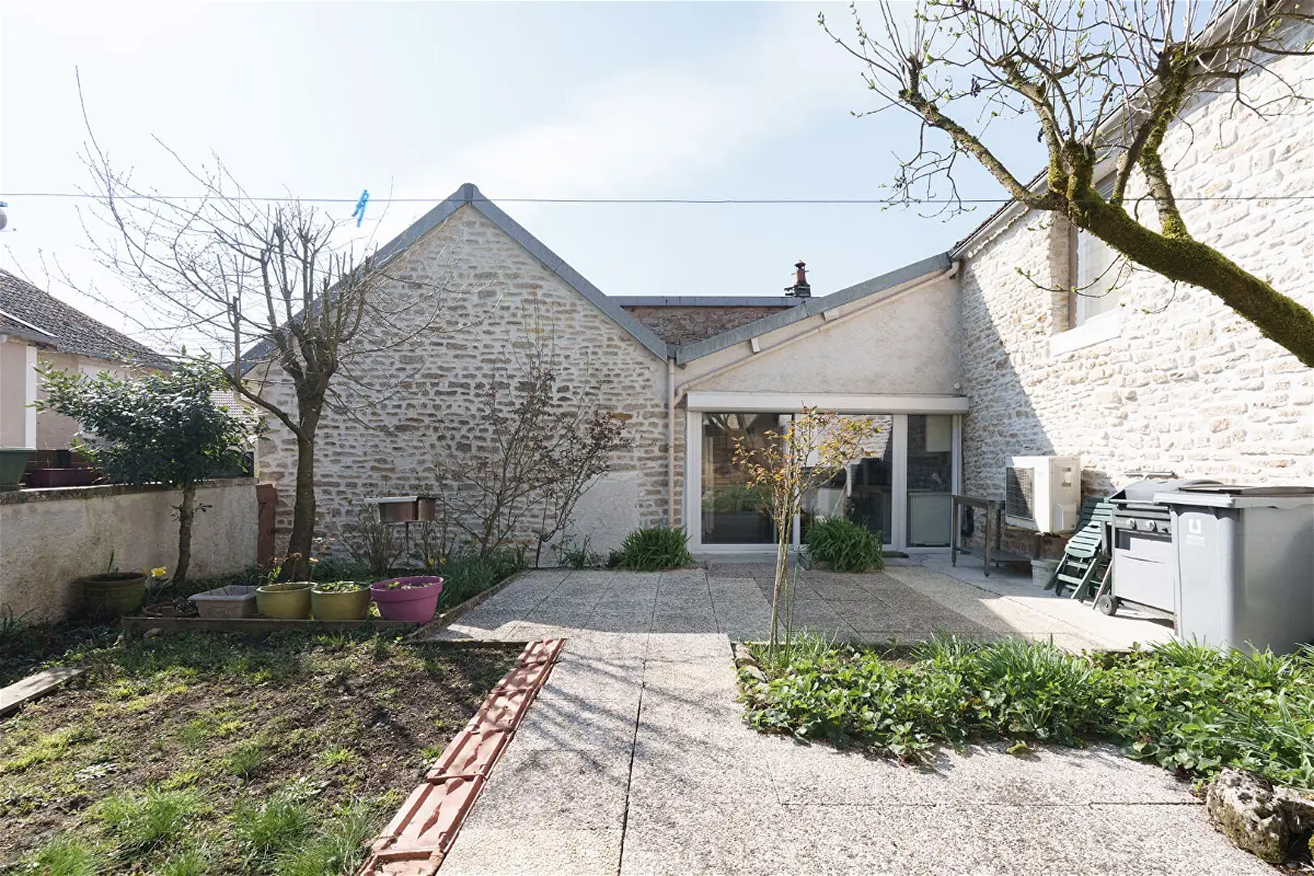 Maison 6 pièces 153 m² · à Nogent 52800 · 153 m² · 144 000 €