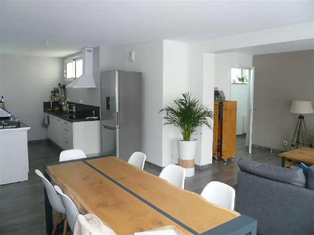 maisonà ST PIERRE MONTLIMART