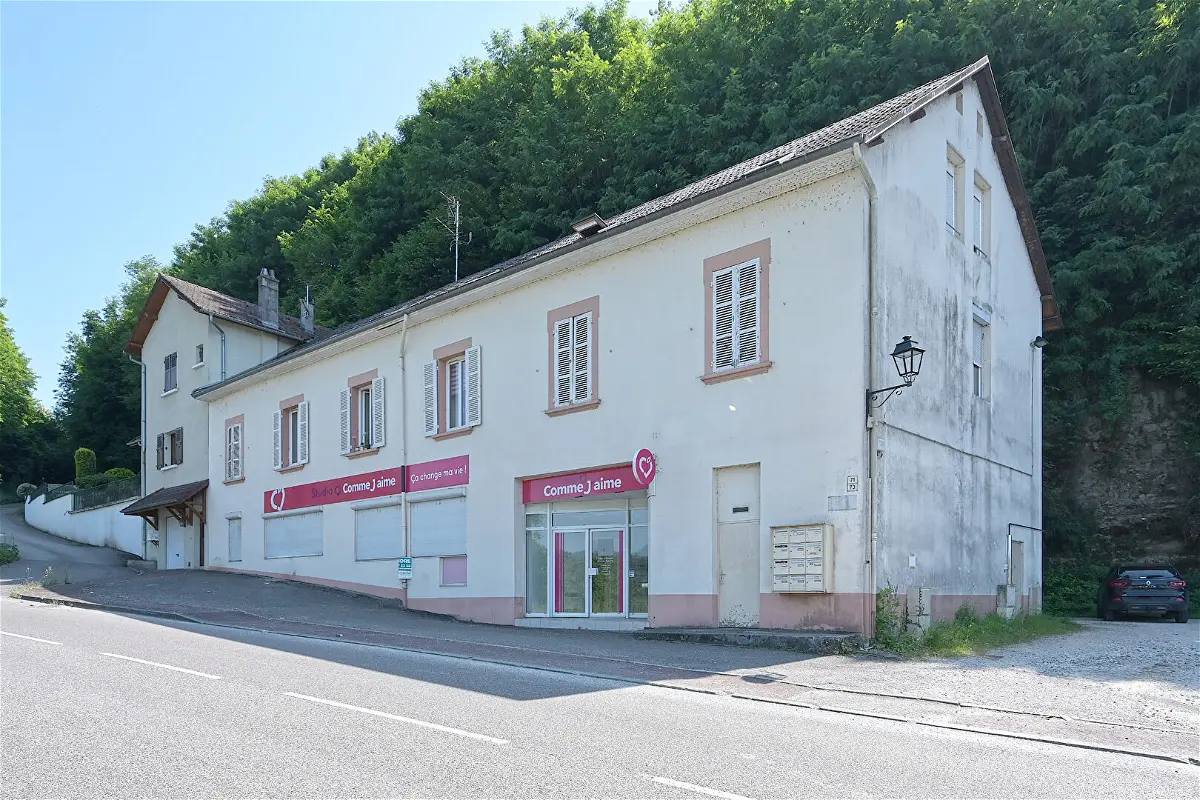 Achat local_commercialà LE PONT DE BEAUVOISIN