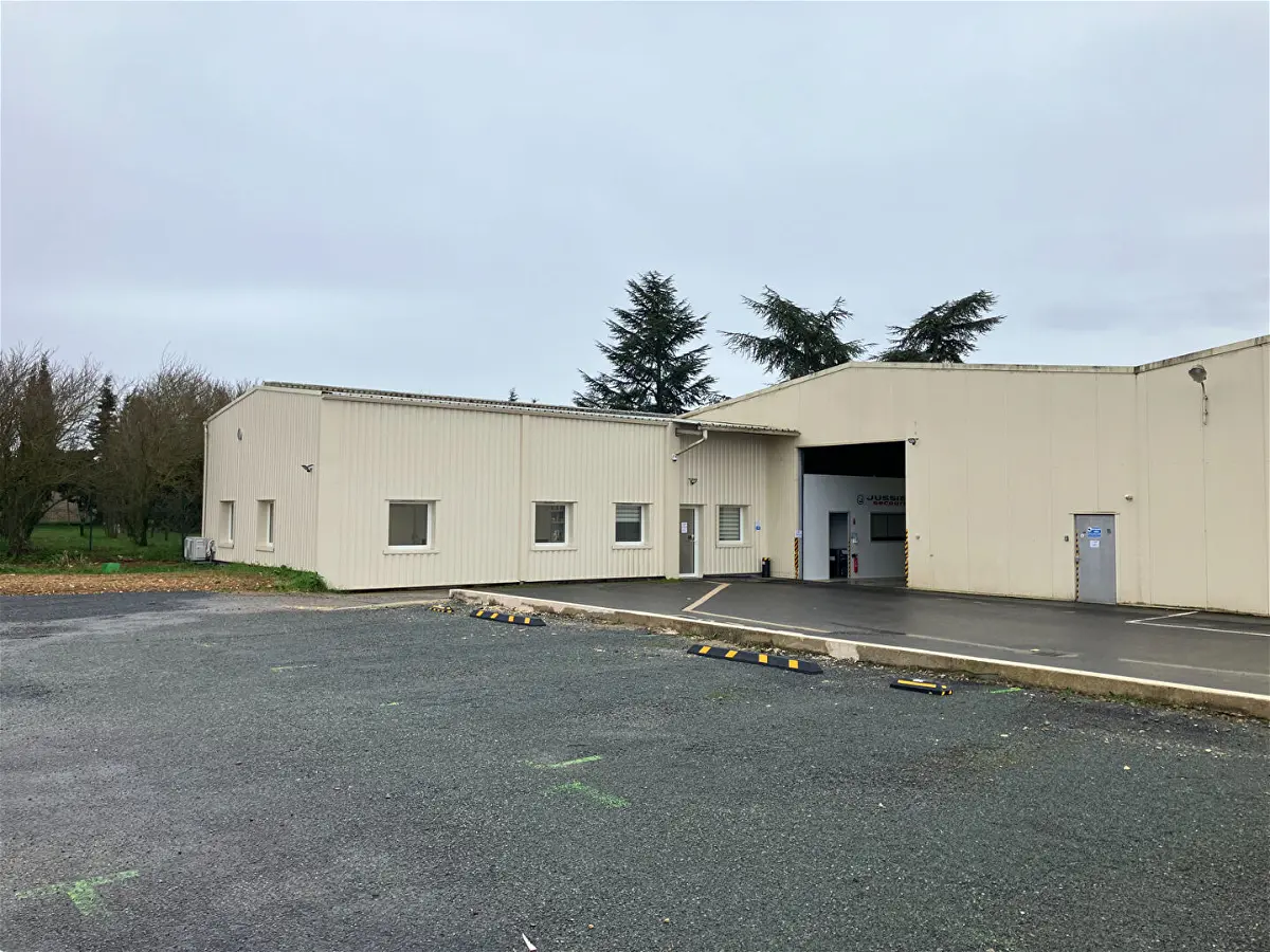 Achat local_commercialà MIGNE AUXANCES