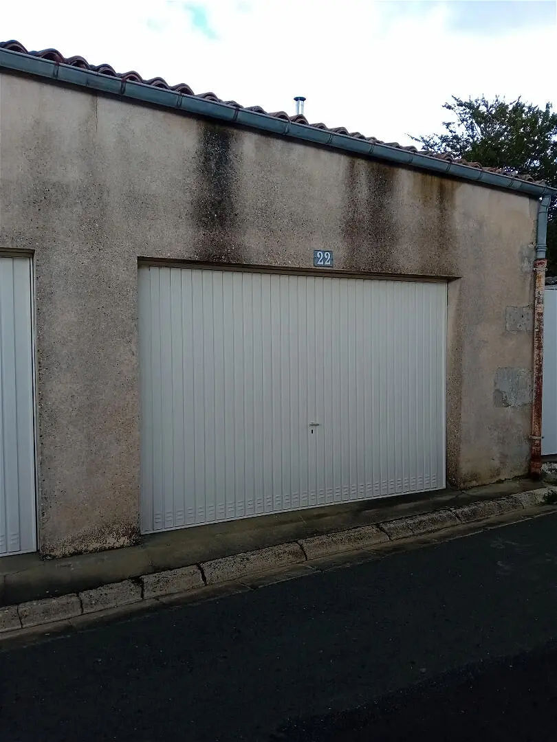 stationnementà SAINT JEAN D ANGELY