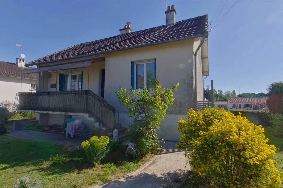 Achat maisonà LUSSAC LES CHATEAUX