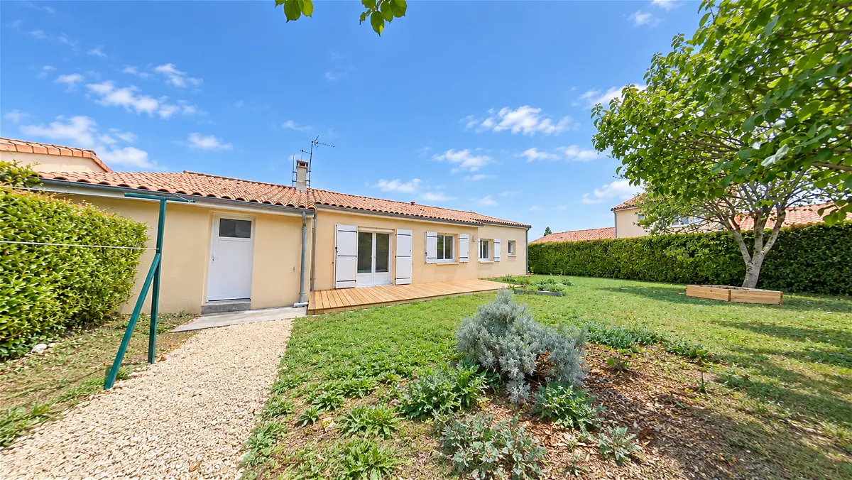 Maison 4 pièces 101 m² · à Neuville-de-Poitou · 101,5 m² · 970 €/mois
