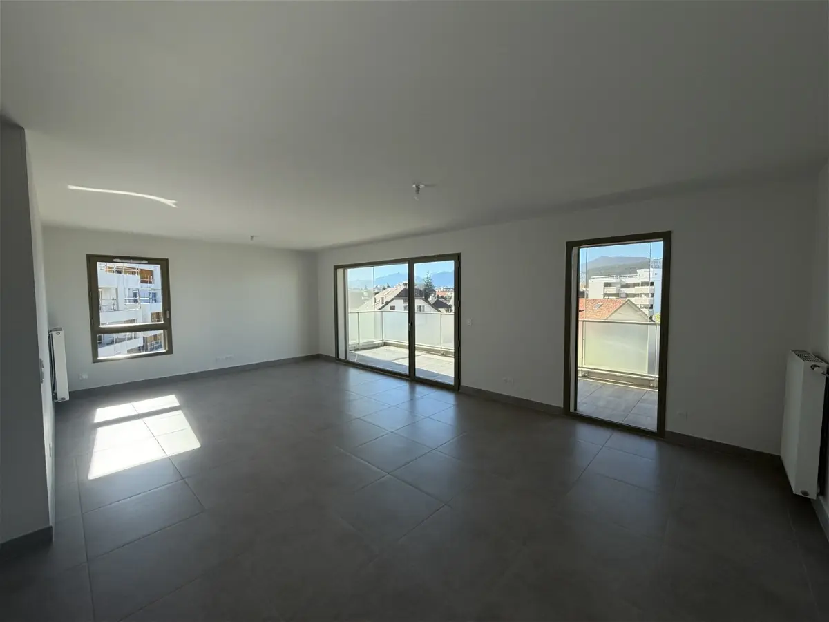 Appartement 4 pièces 98 m² · à Annecy · 97,5 m² · 2 440 €/mois