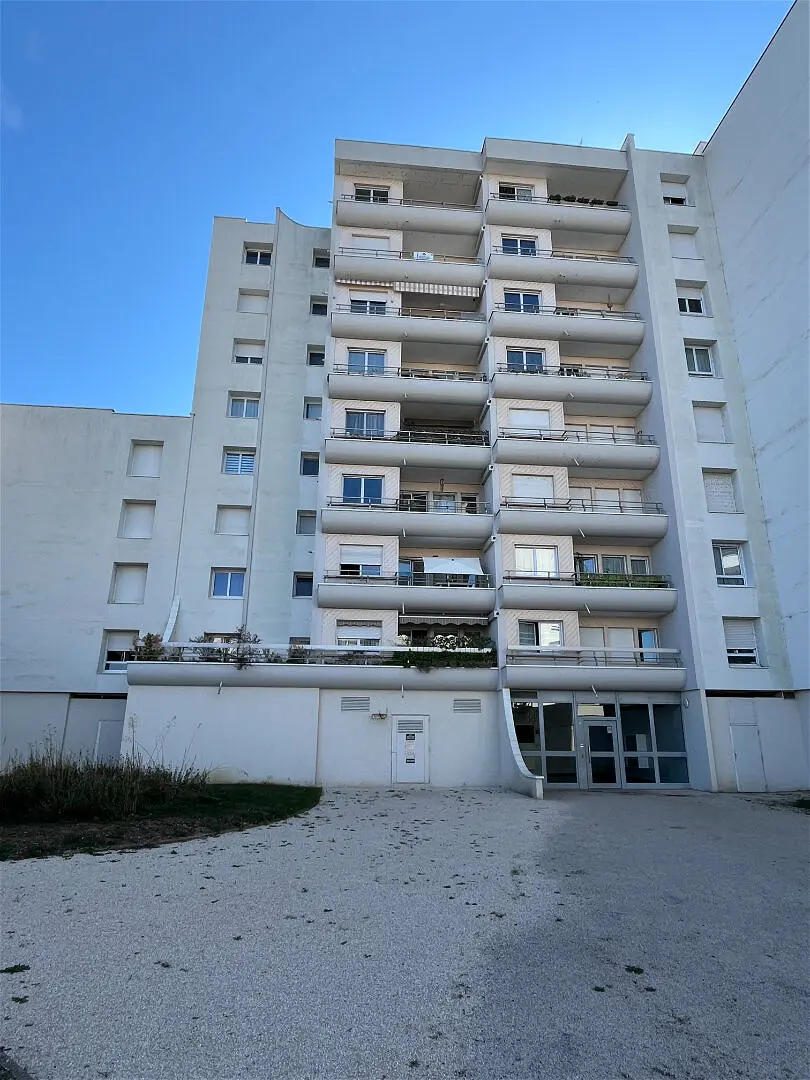 Appartement 4 pièces 85 m² · à Nevers · 84,9 m² · 56 500 €