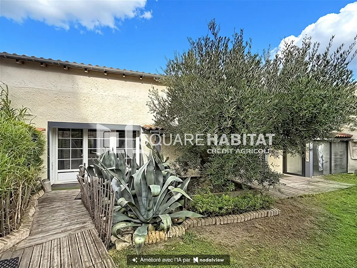Maison 6 pièces 198 m² · à Surgères · 198 m² · 337 600 €