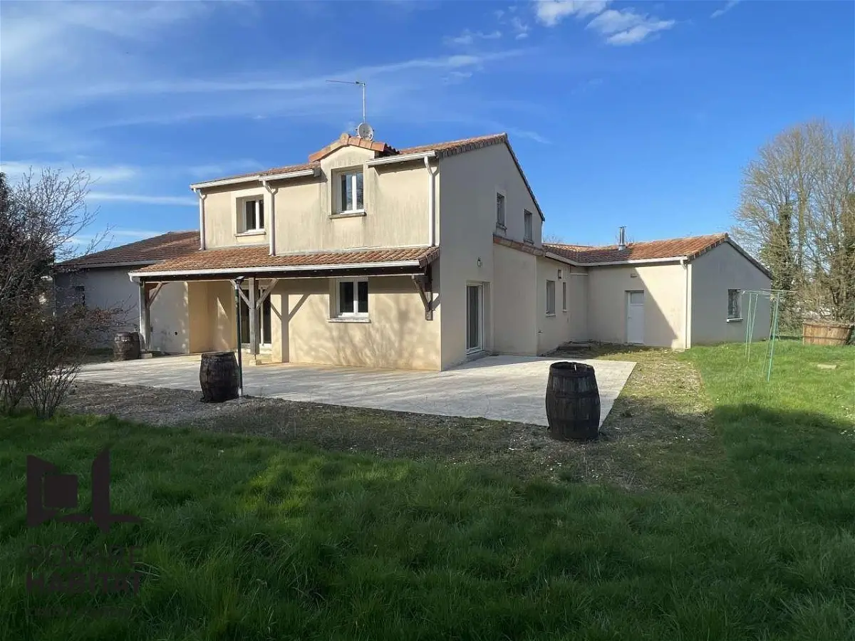 maisonà USSON DU POITOU