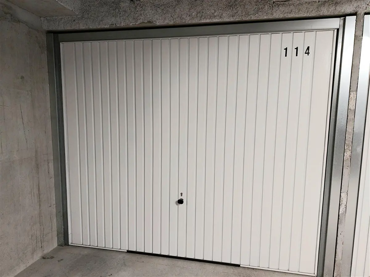 Achat stationnementà CHAMPAGNE AU MONT D OR