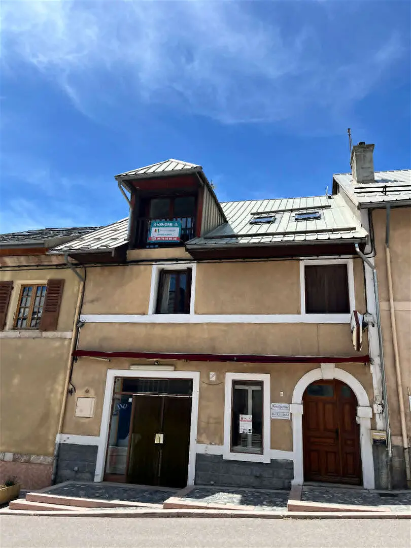 Maison 7 pièces 260 m² · à Mont Dauphin 05600 · 260 m² · 398 000 €