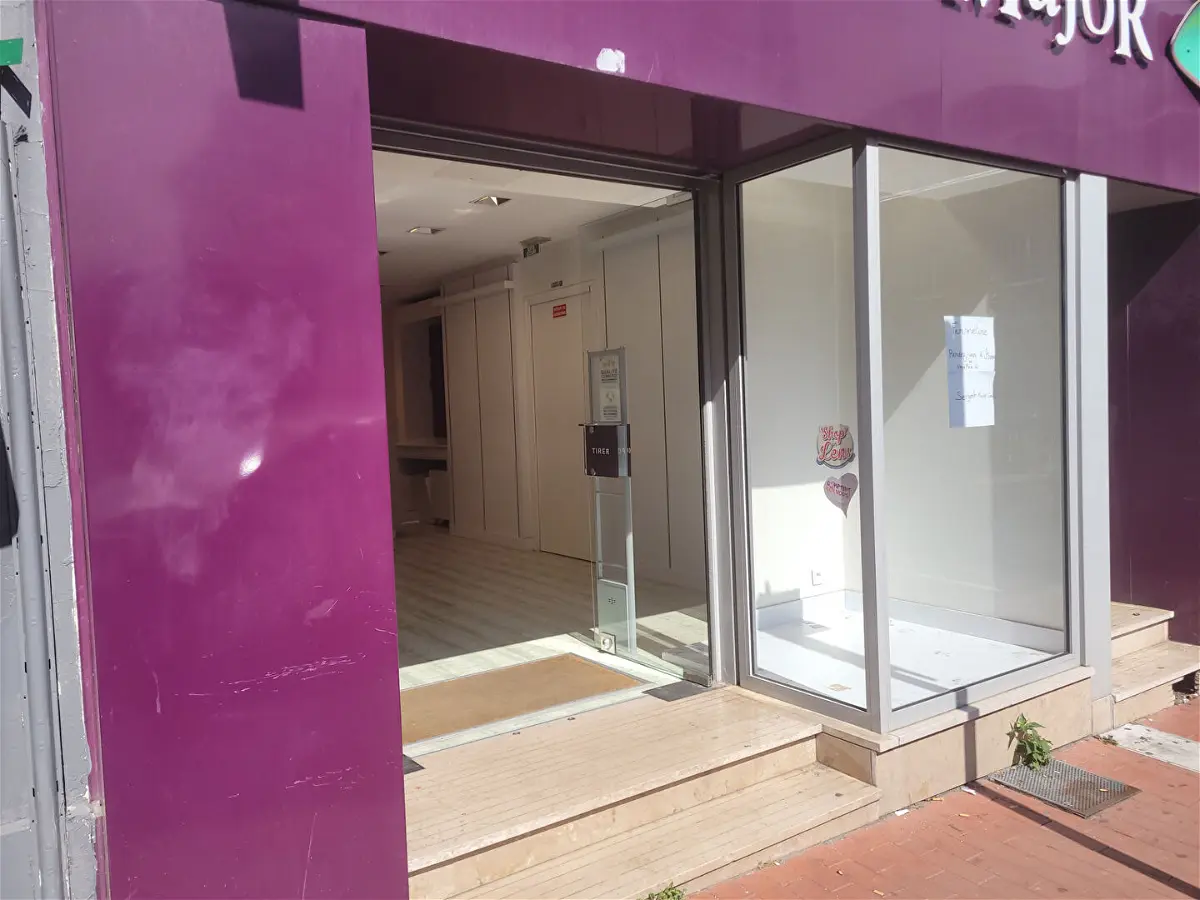 local_commercialà LENS