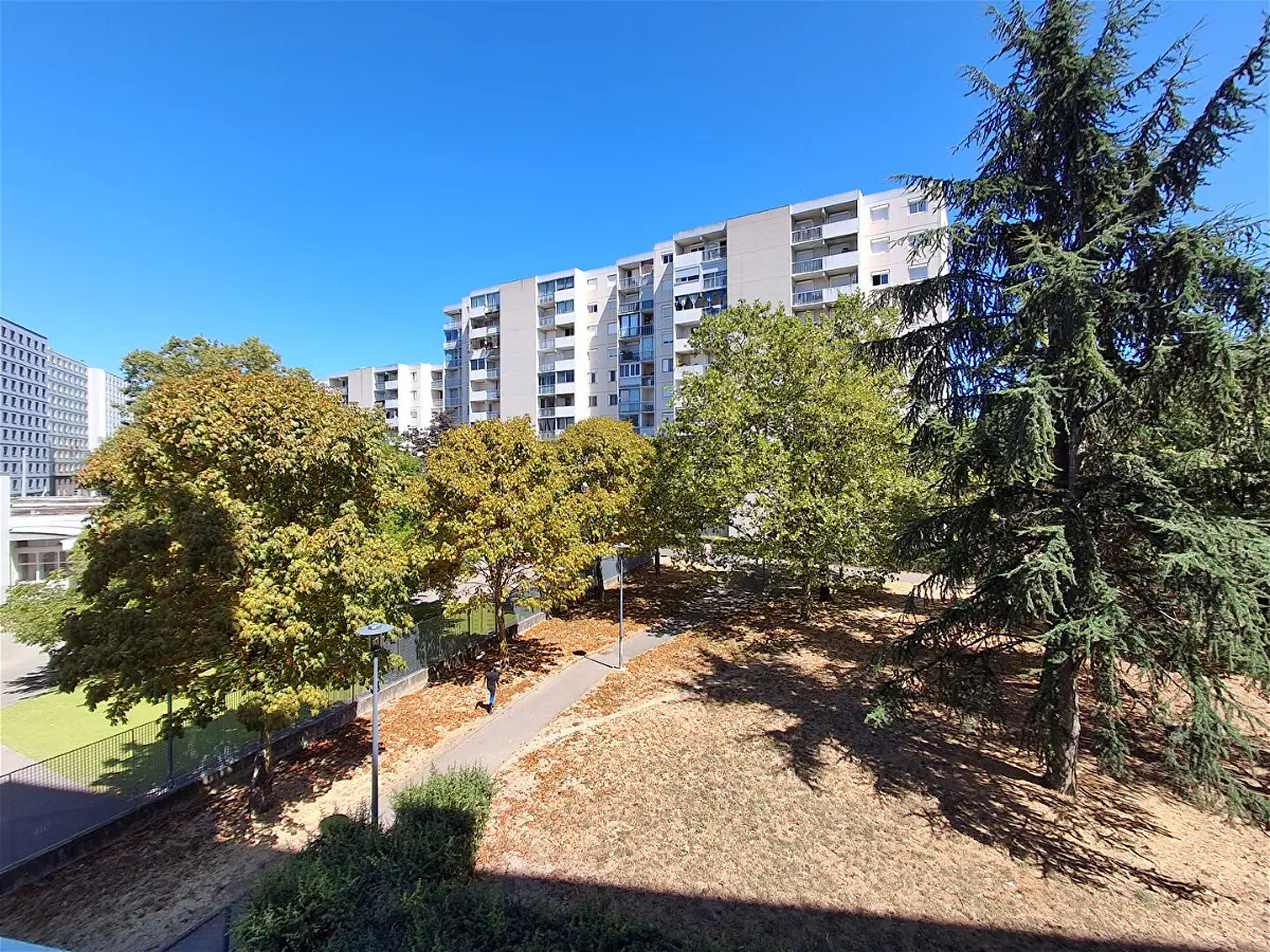 Achat appartementà VAULX EN VELIN