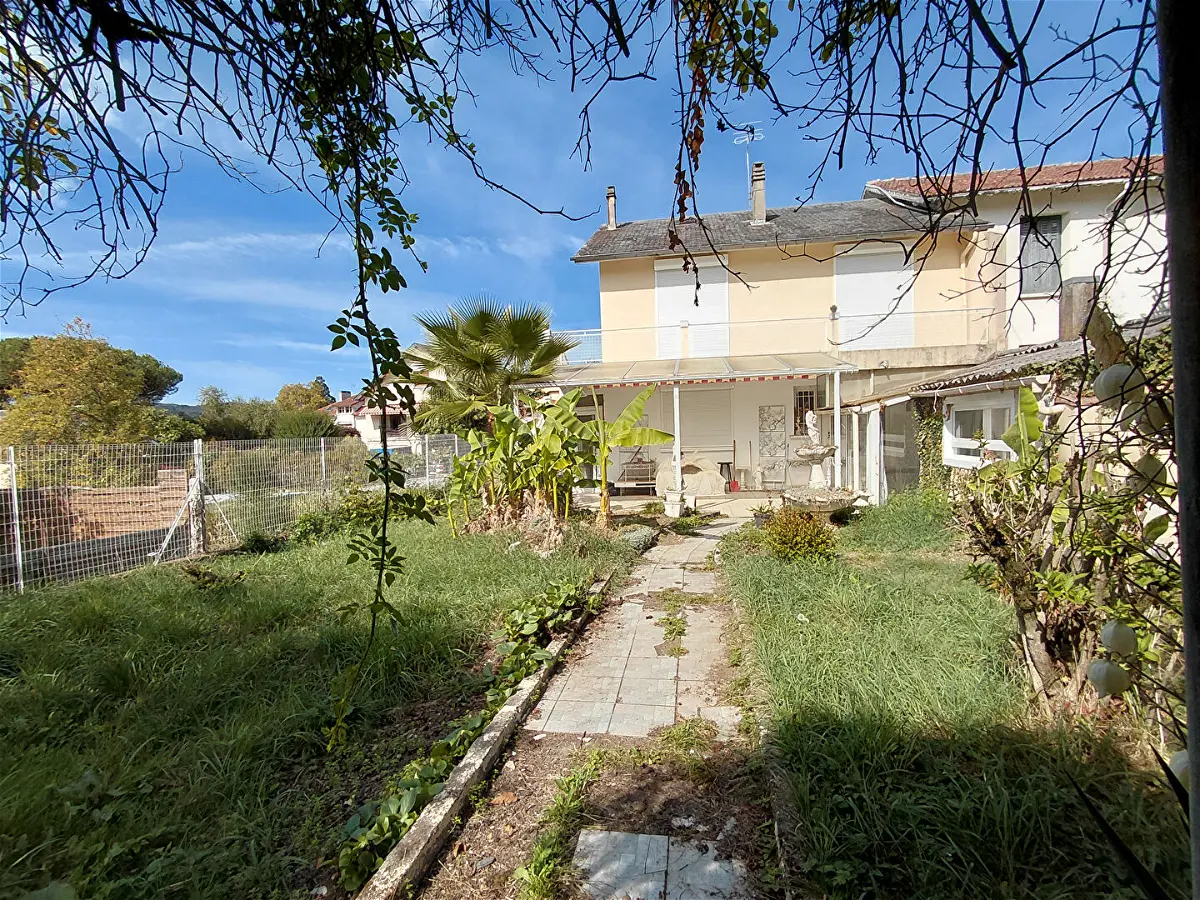 Maison 9 pièces 155 m² · à Bagneres de Bigorre 65200 · 155,4 m² · 150 500 €