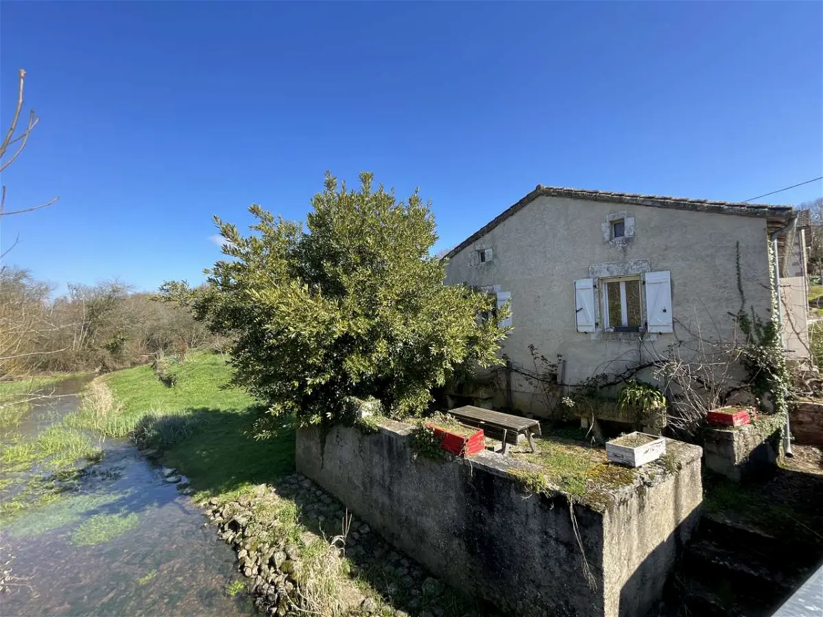 Achat maisonà CHAMPAGNE SAINT HILAIRE